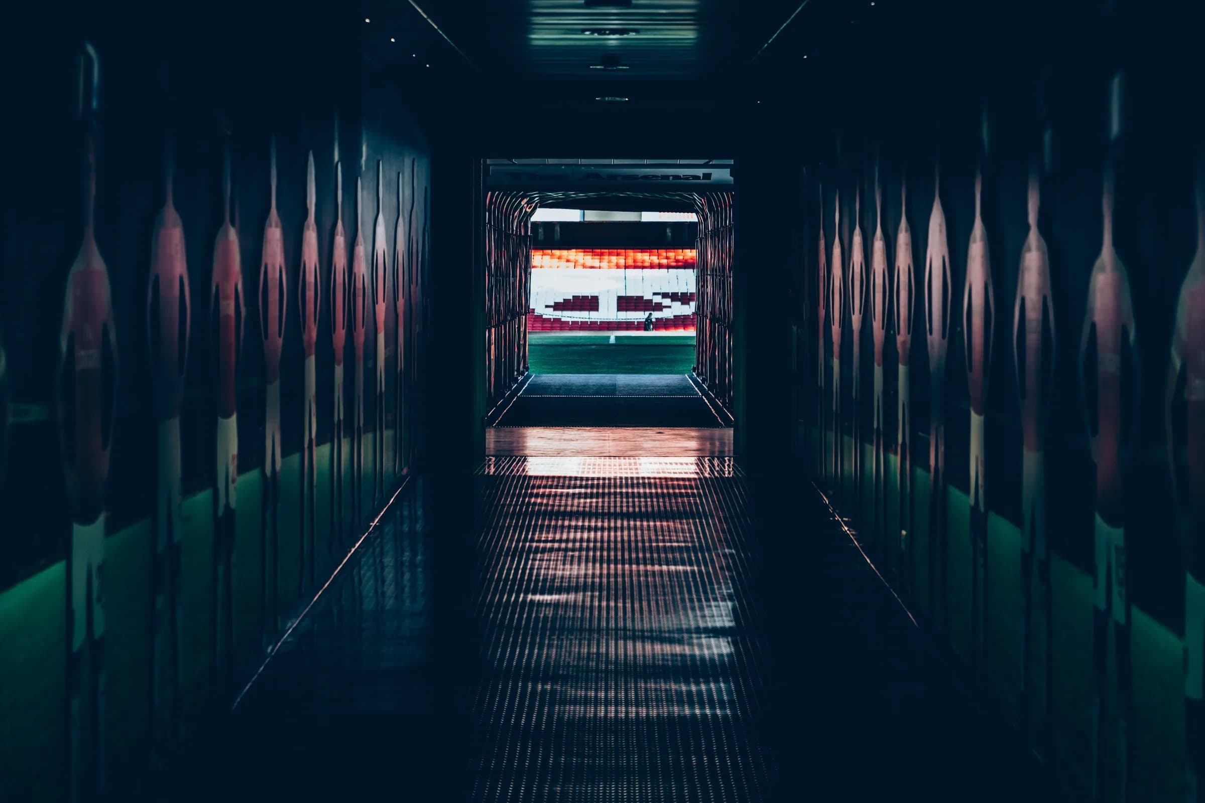 Tunel zawodników prowadzący na murawę